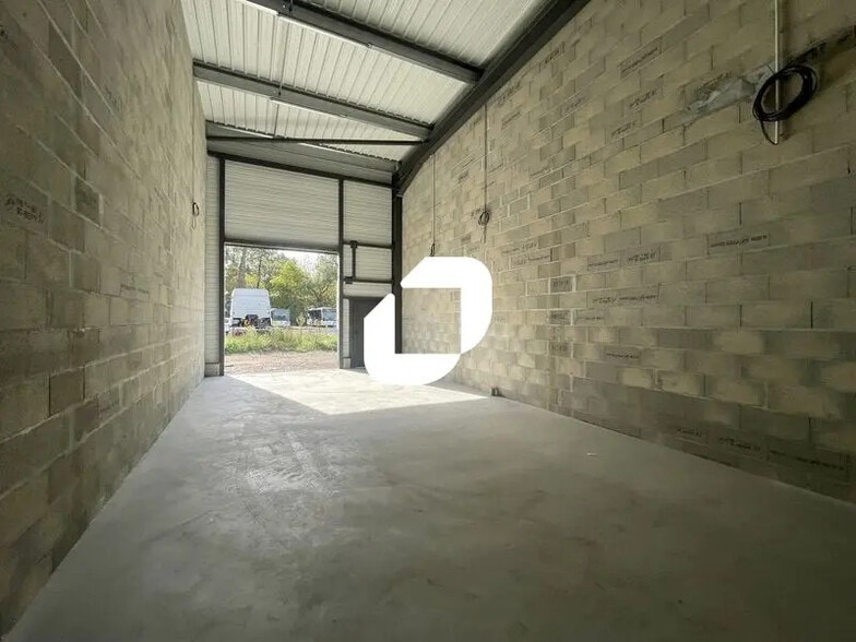 Flex in Marcheprime for sale - Interior Photo - Image 3 of 7