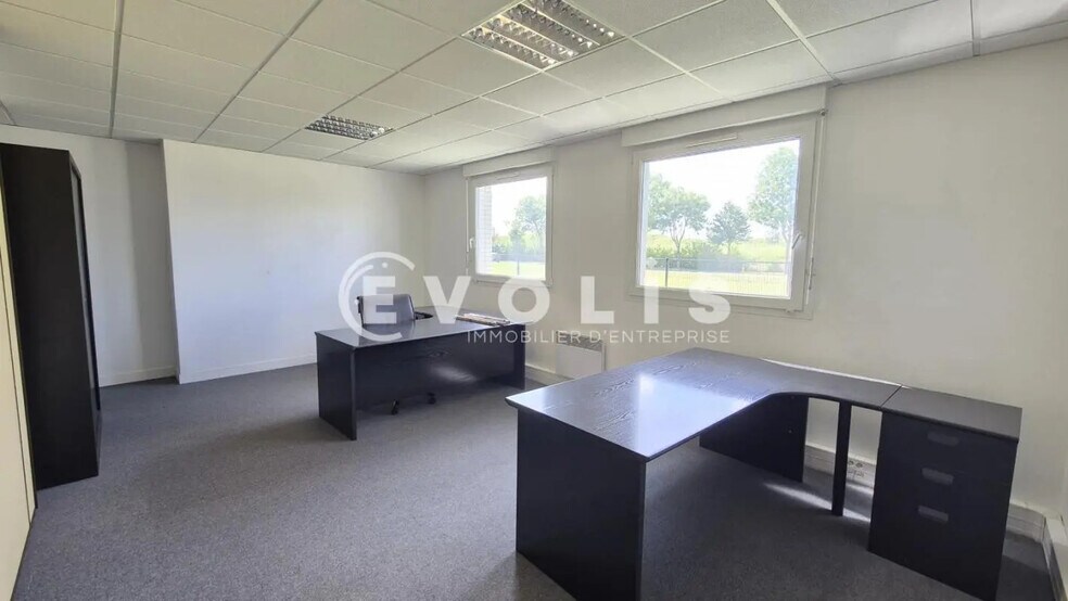 Office in Magny-le-Hongre for lease - Interior Photo - Image 2 of 7