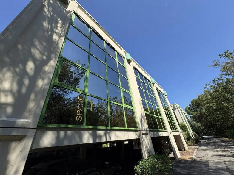 Office in SOPHIA ANTIPOLIS for lease - Building Photo - Image 3 of 6