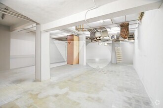 Retail in Madrid, MAD for lease Interior Photo- Image 1 of 3