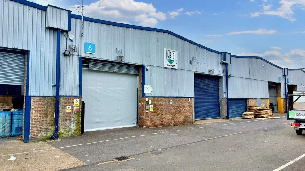 Rainham Rd S, Dagenham for lease - Building Photo - Image 1 of 7