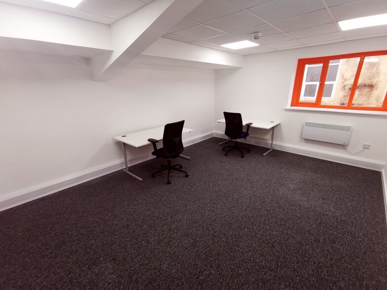 Apex Self Storage, Glossop for lease - Interior Photo - Image 2 of 11