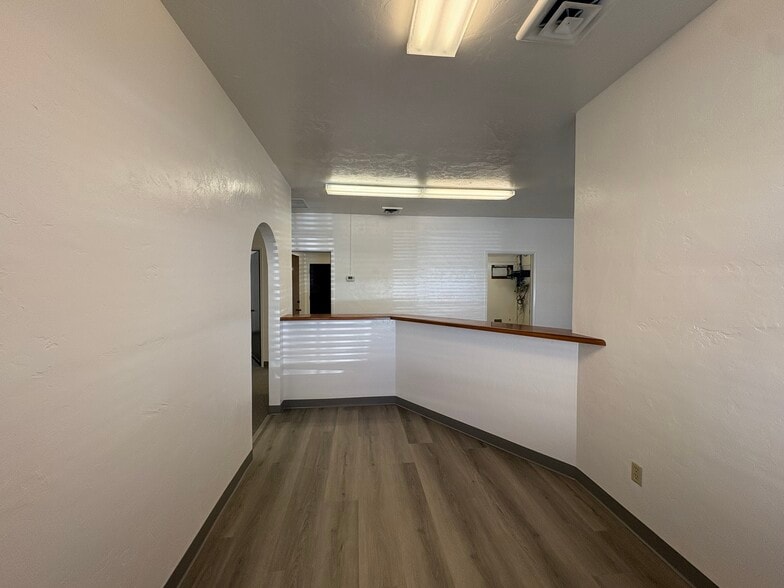 470 Camino El Estero, Monterey, CA for lease - Interior Photo - Image 3 of 24