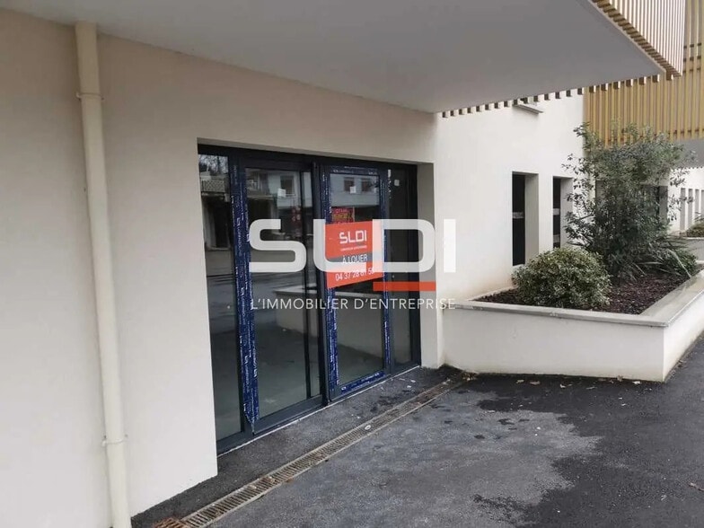 Office in Pont-de-Chéruy for lease - Building Photo - Image 2 of 8