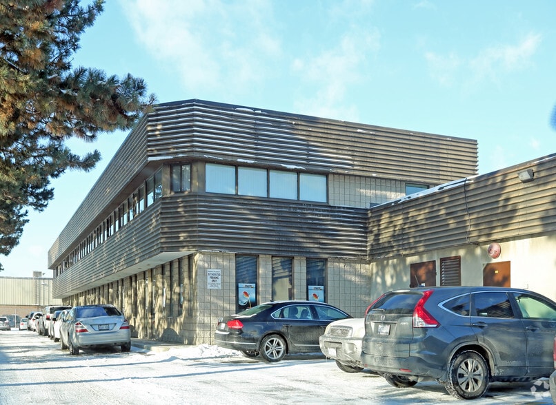 12 Upjohn Rd, Toronto, ON for lease - Building Photo - Image 2 of 9