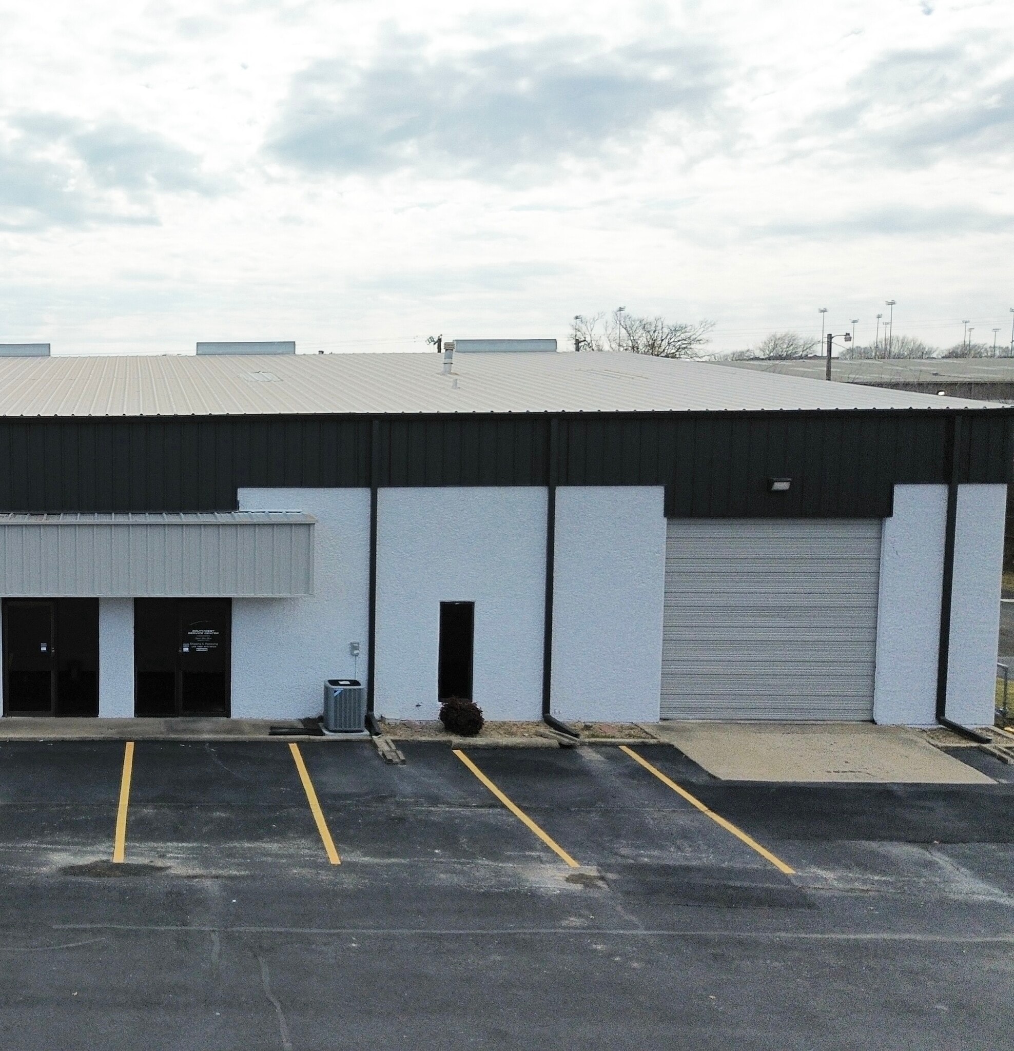 1000-1008 N Commercial Blvd, Arlington, TX for lease Building Photo- Image 1 of 9