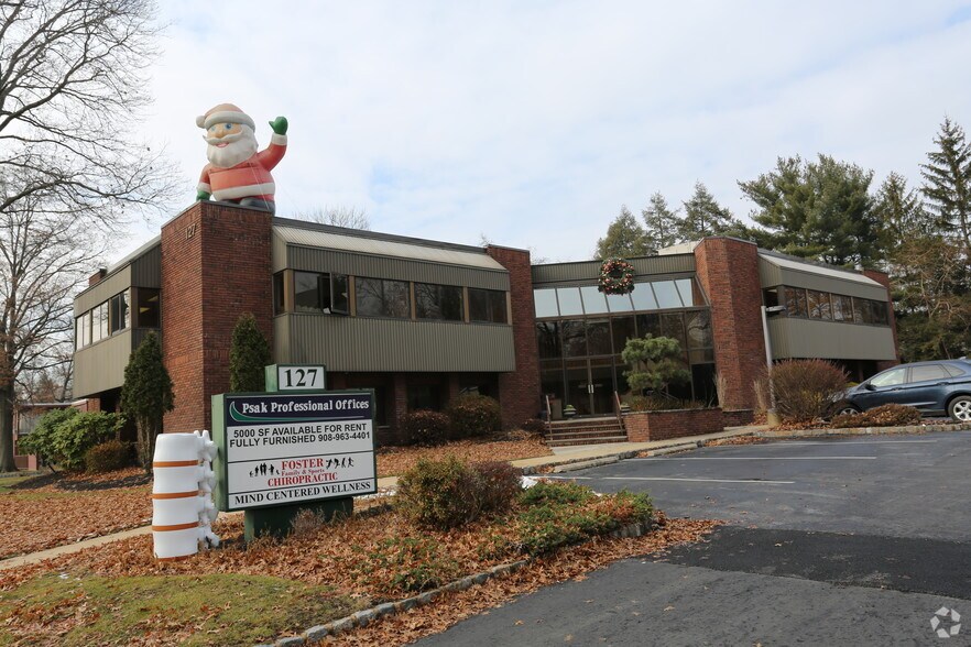 127 Union Ave, Middlesex, NJ 08846