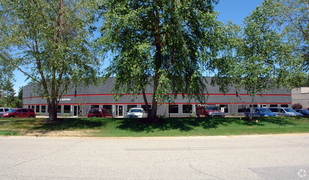 41234153 Pioneer Dr, Commerce Township, MI 48390 Rollinger Bldg