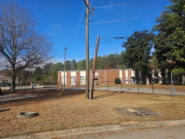 4445 Wendell Dr SW, Atlanta, GA 30336 - Warehouse with