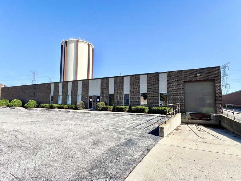 2039 Foster Ave, Wheeling, IL for lease - Building Photo - Image 1 of 6