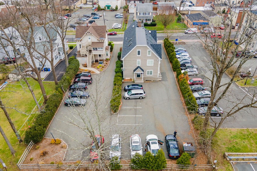 19 Center St, Chatham, NJ 07928