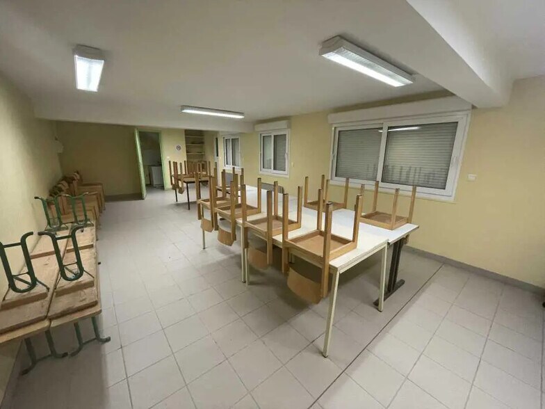 Industrial in Allonne for lease - Interior Photo - Image 3 of 7