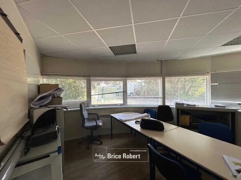 Flex in Chassieu for sale - Interior Photo - Image 3 of 9