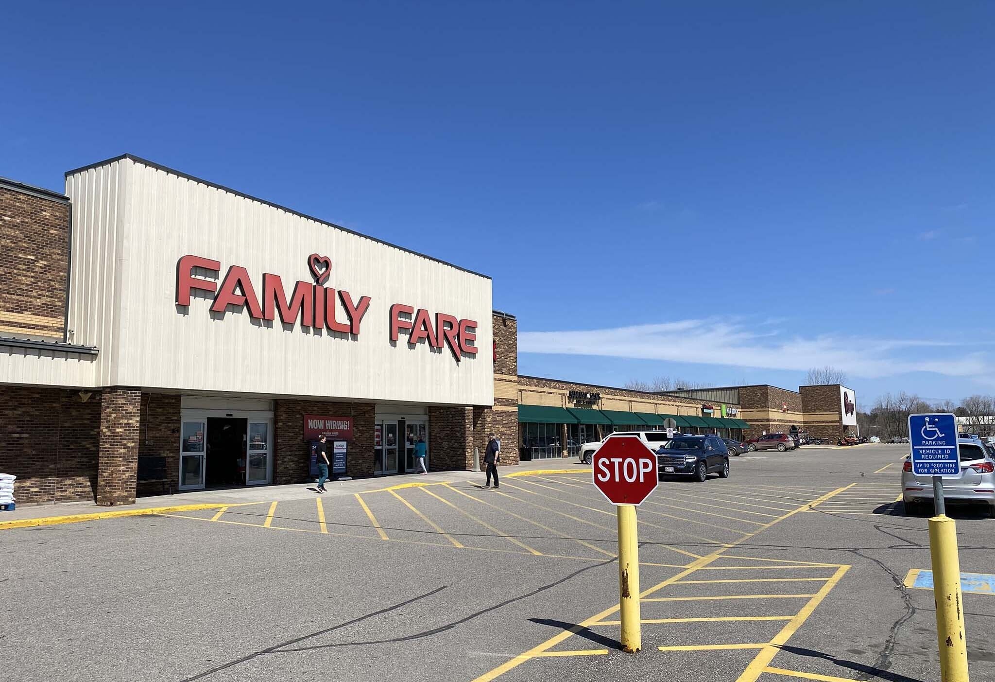 951-975 E Frontage Rd, Litchfield, MN for lease Building Photo- Image 1 of 4