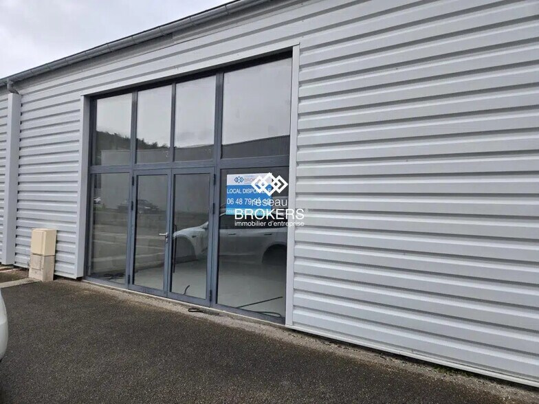 Retail in Arbent for lease - Building Photo - Image 1 of 3