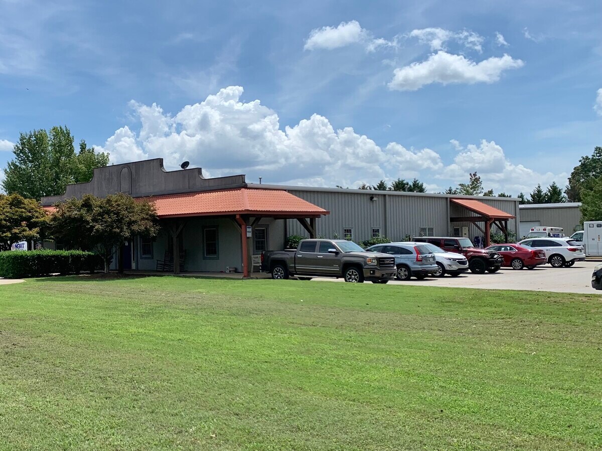 1742 Candler Rd, Gainesville, GA 30507