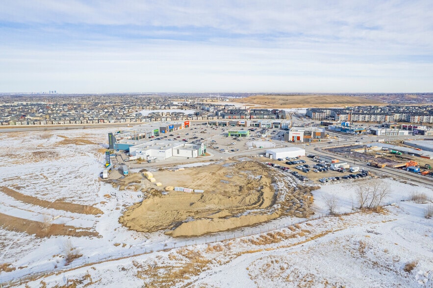 SE Macleod Trail And 210 Av, Calgary, AB for lease - Primary Photo - Image 1 of 2