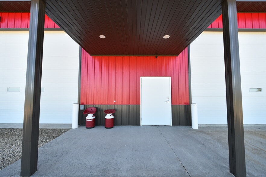 1095 Bioscience Dr SE, Pine Island, MN for sale - Interior Photo - Image 2 of 11