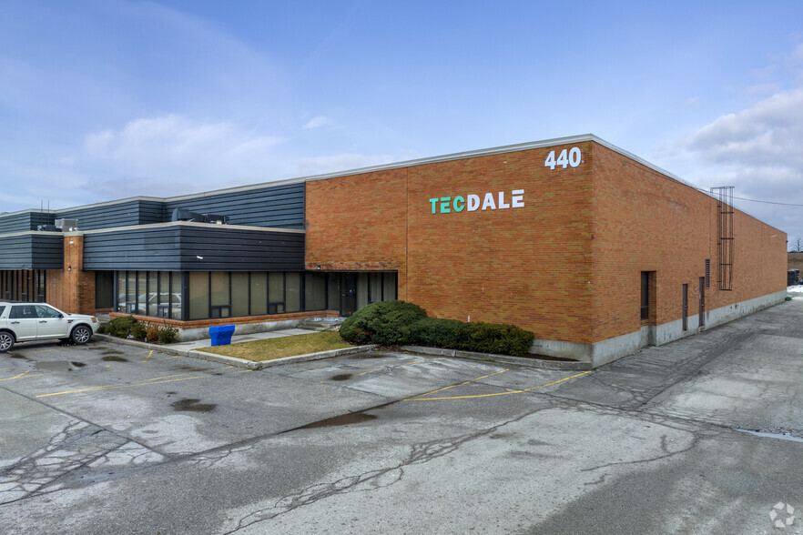 440 Tapscott Rd, Toronto, ON for lease - Primary Photo - Image 1 of 4