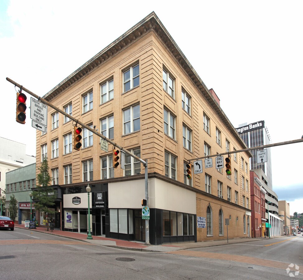 906912 Quarrier St, Charleston, WV 25301