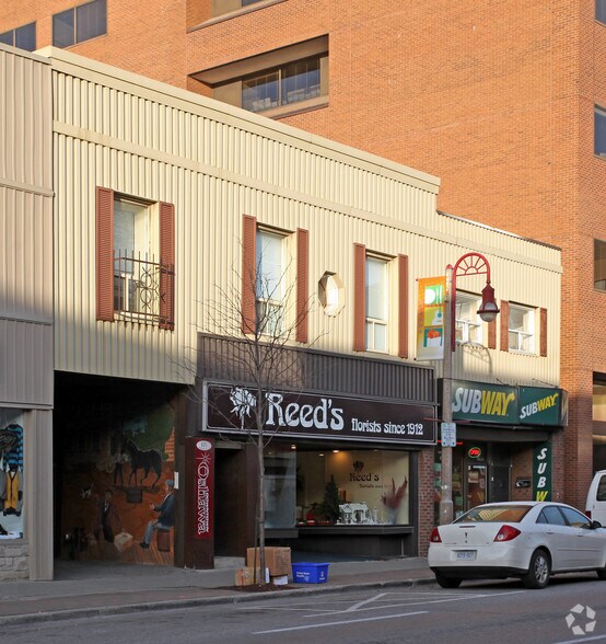 10 Simcoe St S, Oshawa, ON L1H 4G2