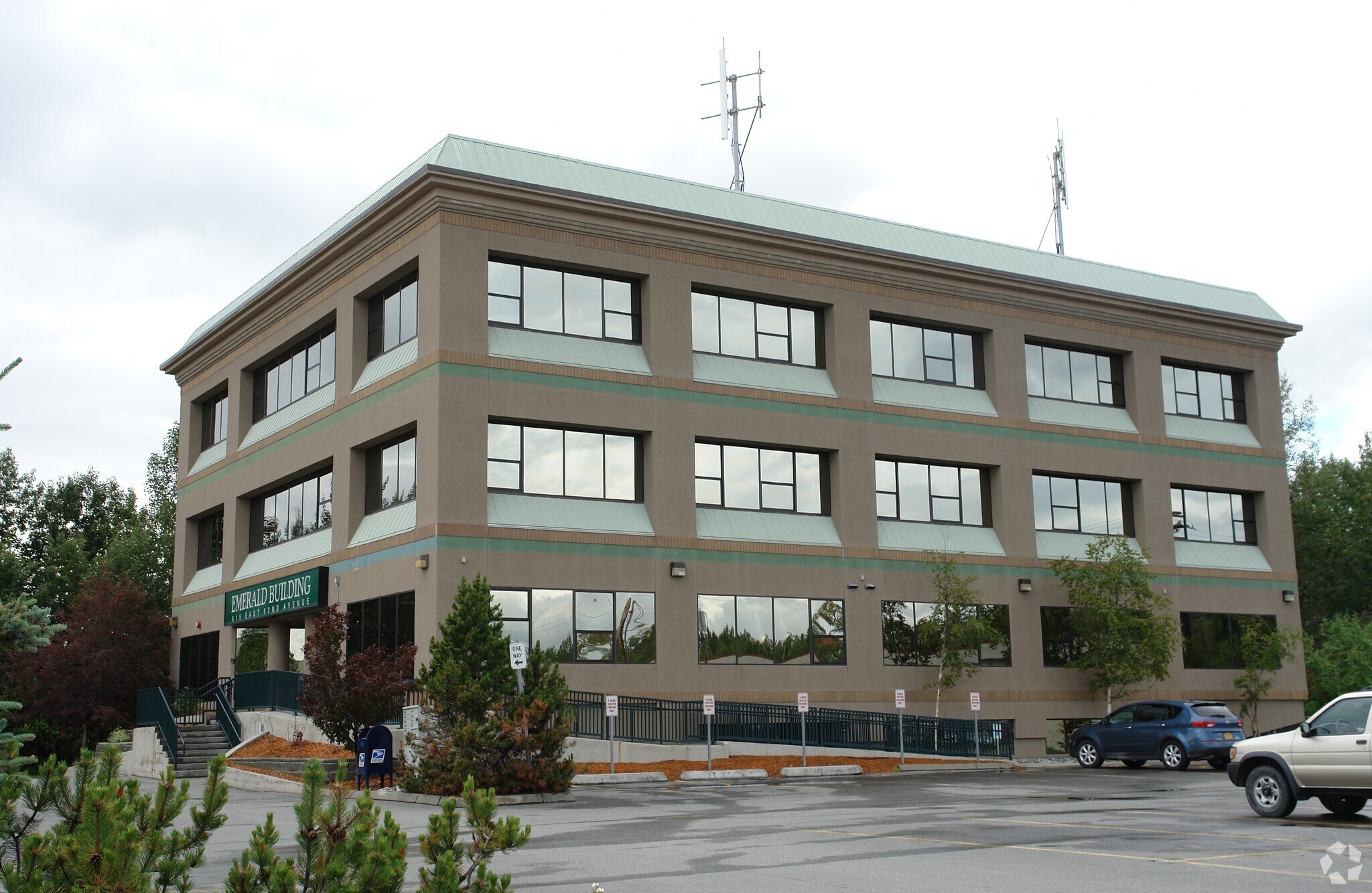 615 E 82nd Ave, Anchorage, AK for sale Primary Photo- Image 1 of 1