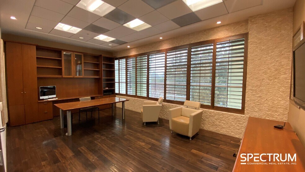 19835-19839 Nordhoff St, Northridge, CA for lease - Building Photo - Image 3 of 13