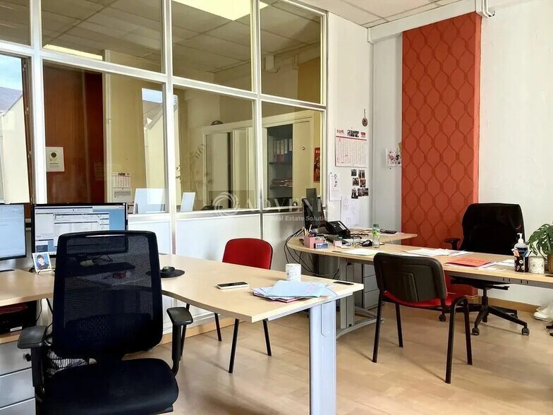 Office in Bourges for lease - Interior Photo - Image 2 of 3