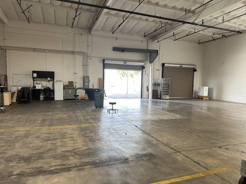 1051-1055 S East St, Anaheim, CA for lease - Building Photo - Image 3 of 23