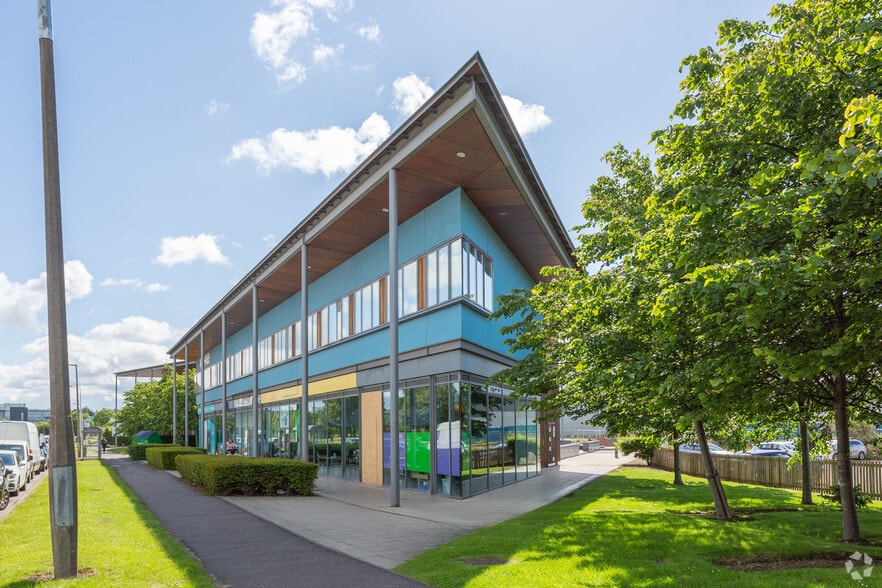 17 South Gyle Cres, Edinburgh for lease - Building Photo - Image 2 of 4