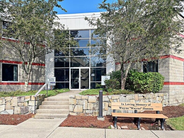 100 Weymouth St, Rockland, MA for lease - Building Photo - Image 2 of 27