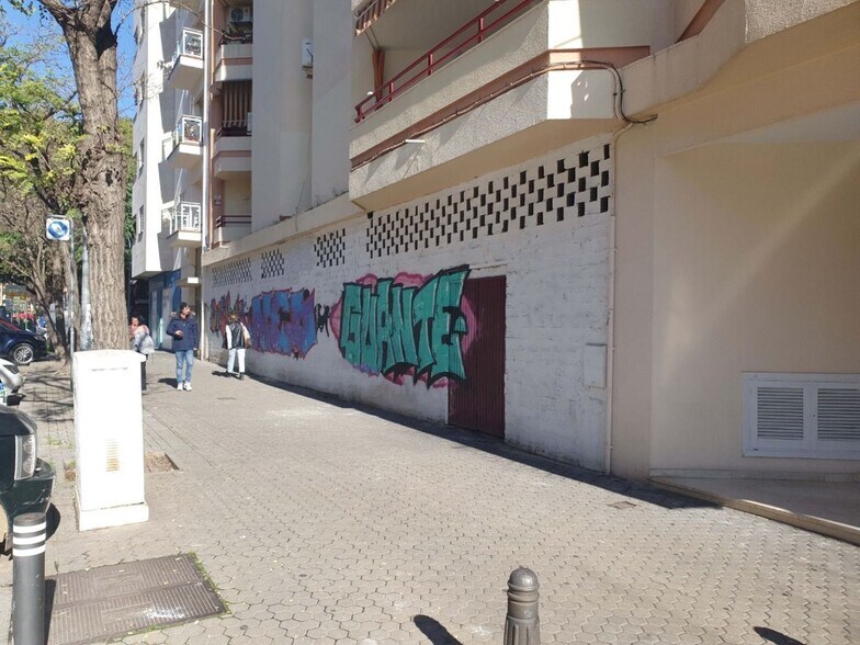 Retail in SEVILLA for lease - Building Photo - Image 1 of 8