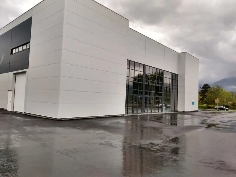 Retail in Montmélian for lease Building Photo- Image 1 of 16