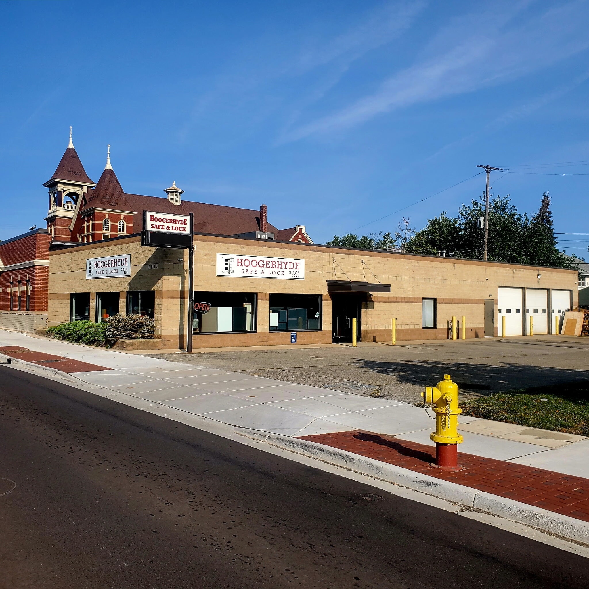 1033 Leonard St NW, Grand Rapids, MI for lease Building Photo- Image 1 of 4