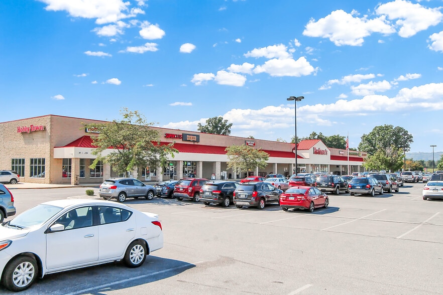 4810-4860 Penn Ave, Sinking Spring, PA for lease - Building Photo - Image 3 of 12