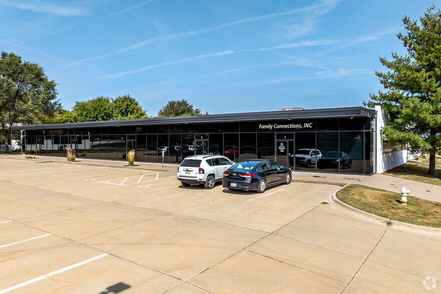 1031 Office Park Rd, West Des Moines, IA for lease - Primary Photo - Image 1 of 5
