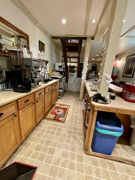 136 Park Street, Butte, MT for sale - Interior Photo - Image 2 of 17