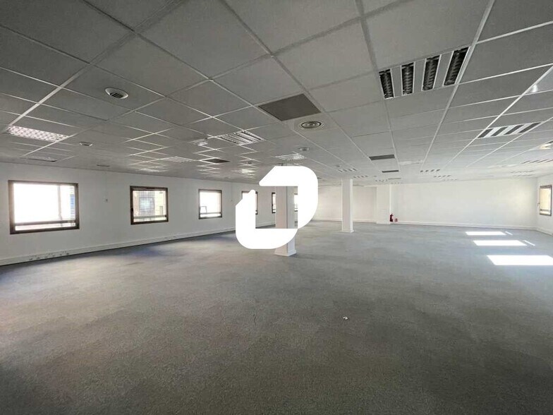 Office in Lyon for lease - Interior Photo - Image 1 of 12