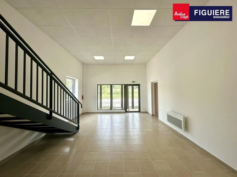 Office in Venelles for lease - Building Photo - Image 3 of 14