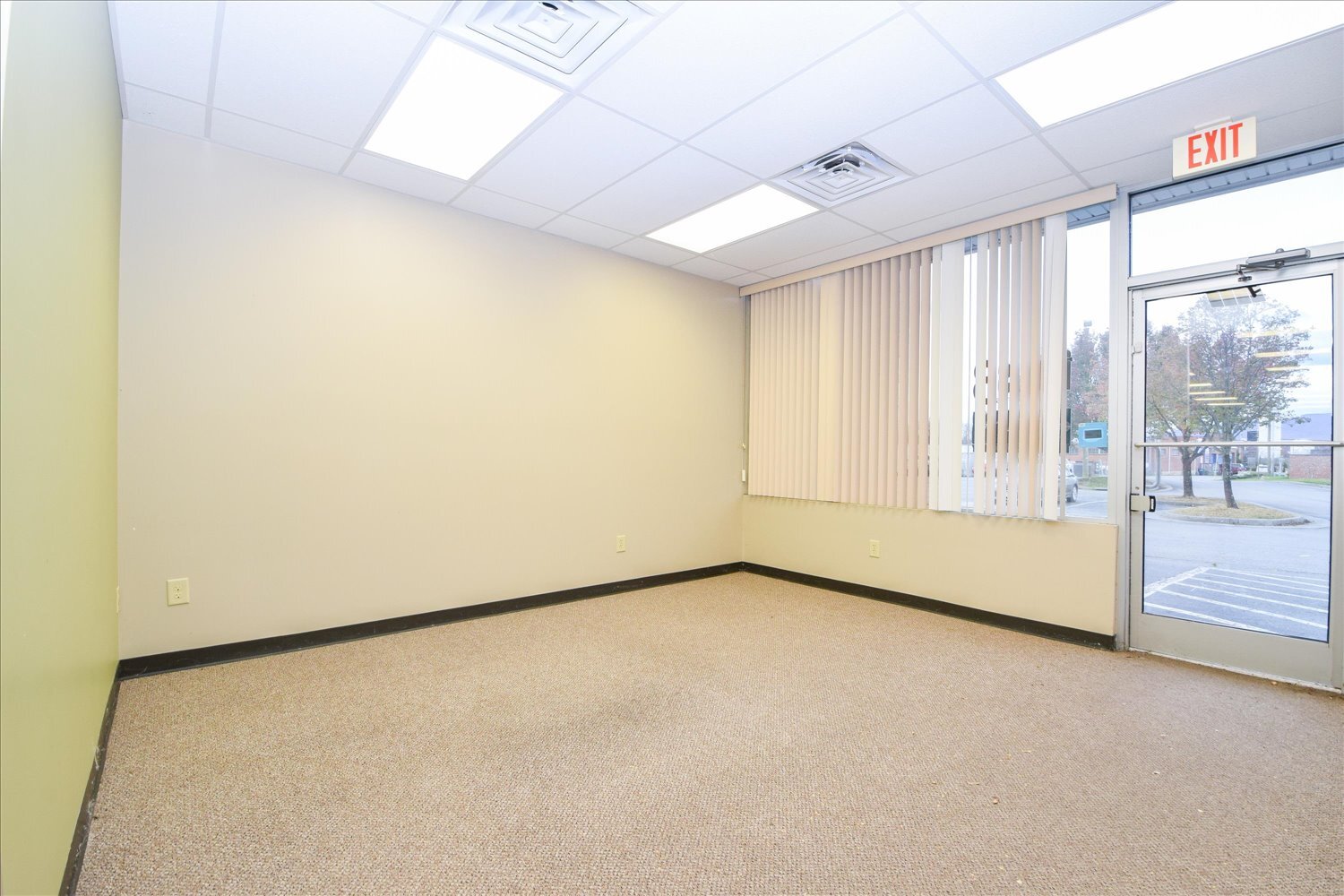 1300-1338 W Main St, Salem, VA for lease Interior Photo- Image 1 of 7