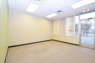 1300-1338 W Main St, Salem, VA for lease Interior Photo- Image 1 of 7