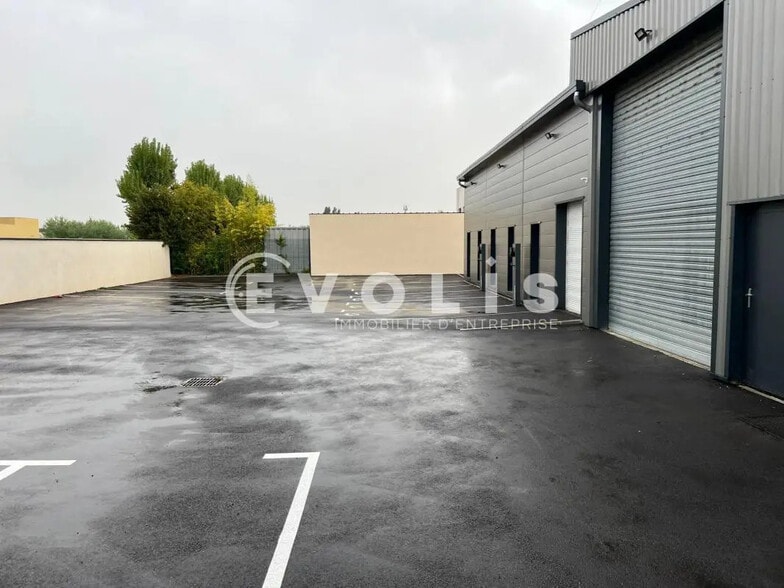 Flex in Vaulx-en-Velin for sale - Building Photo - Image 3 of 13