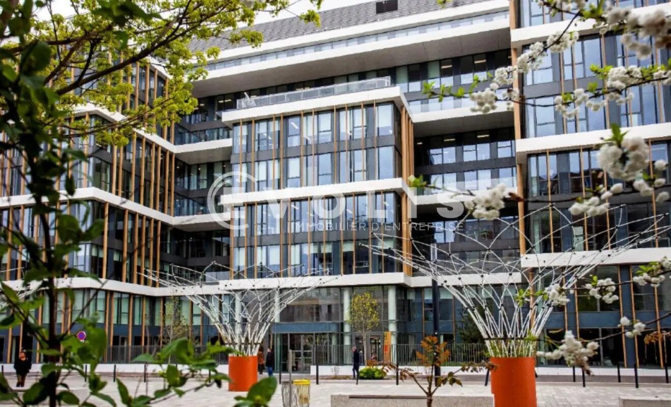 2 Avenue De La Gare, Montigny-le-Bretonneux for lease Building Photo- Image 1 of 13