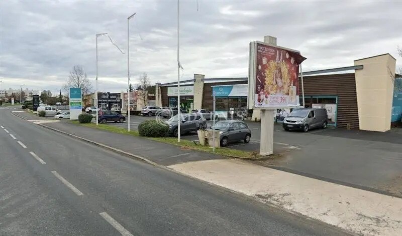 Retail in Champcevinel for lease - Building Photo - Image 1 of 4