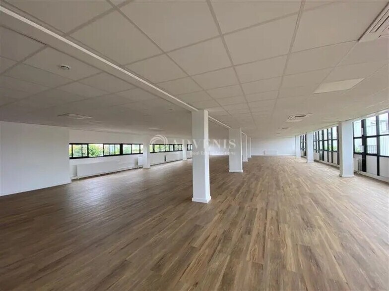 Office in Champigny-sur-Marne for lease - Building Photo - Image 1 of 12