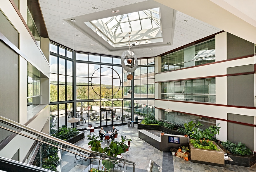 1500-1550 Liberty Ridge Dr, Wayne, PA for lease - Building Photo - Image 1 of 12