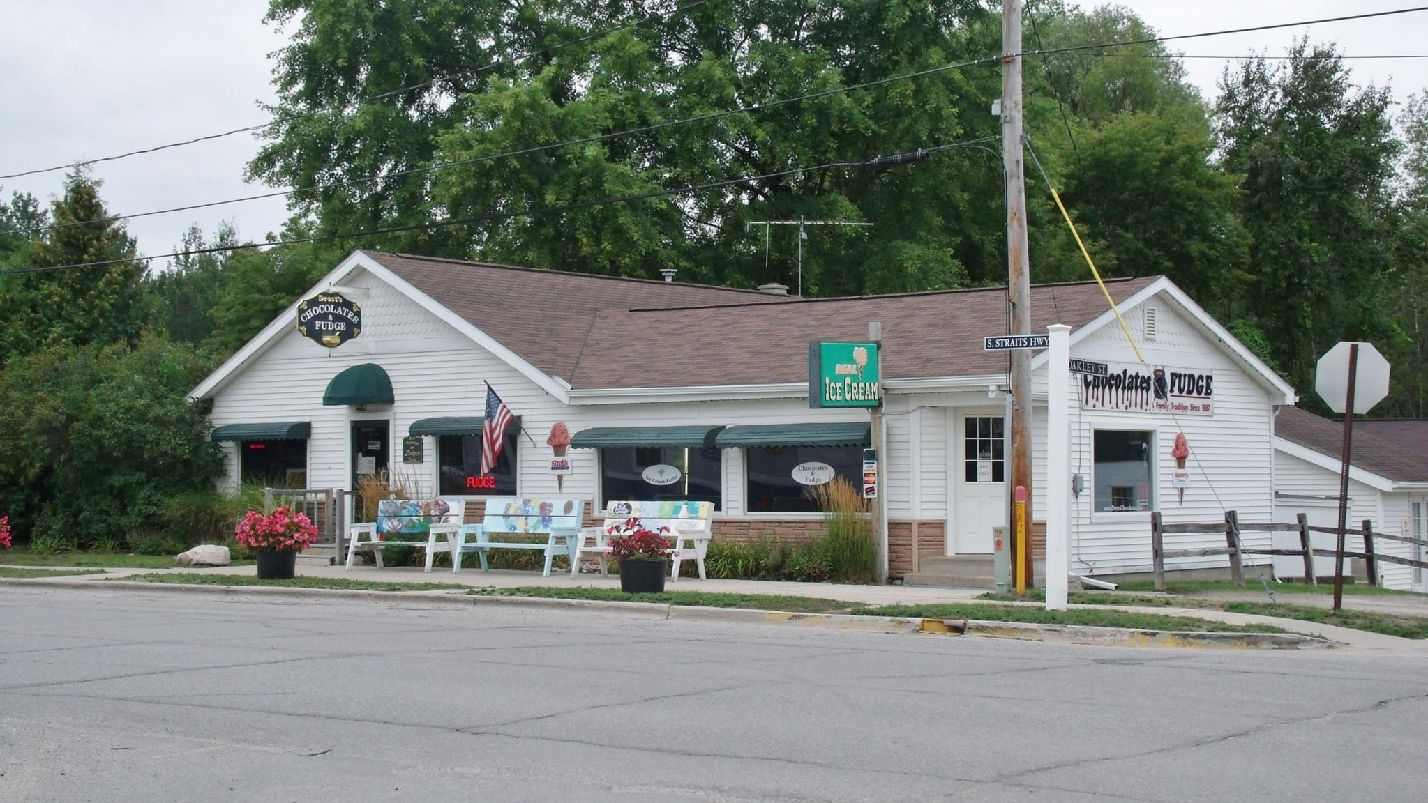 3676 S Straits Hwy, Indian River, MI for sale Primary Photo- Image 1 of 2