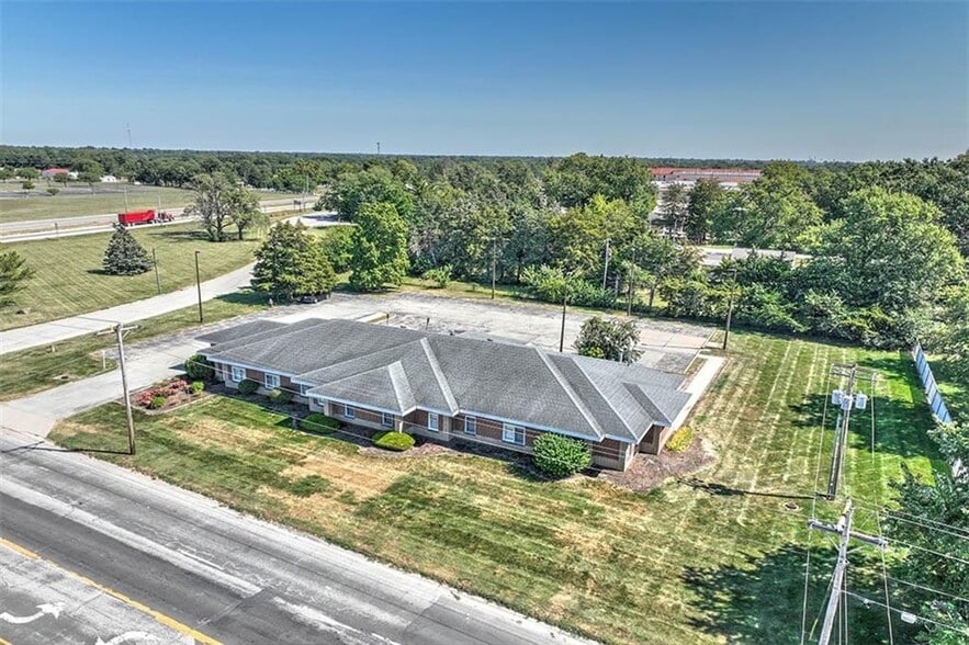 330 N Wyckles St, Decatur, IL for sale - Building Photo - Image 2 of 8