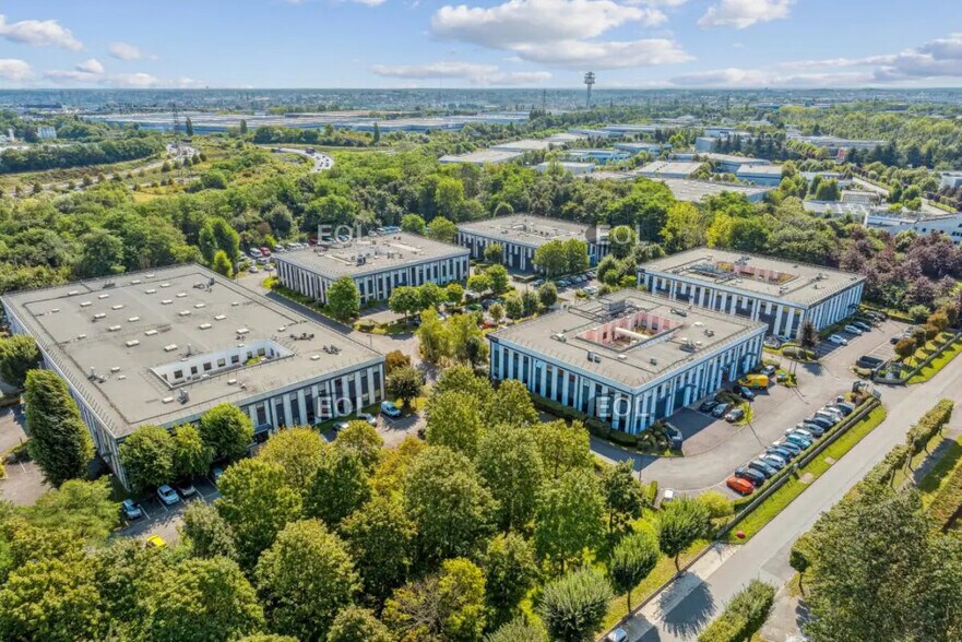 Flex in Lisses for lease - Aerial - Image 1 of 3