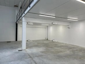 Flex in Ennery for lease Building Photo- Image 2 of 6